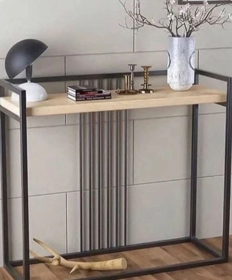 کنسول مدرن فلزی M136